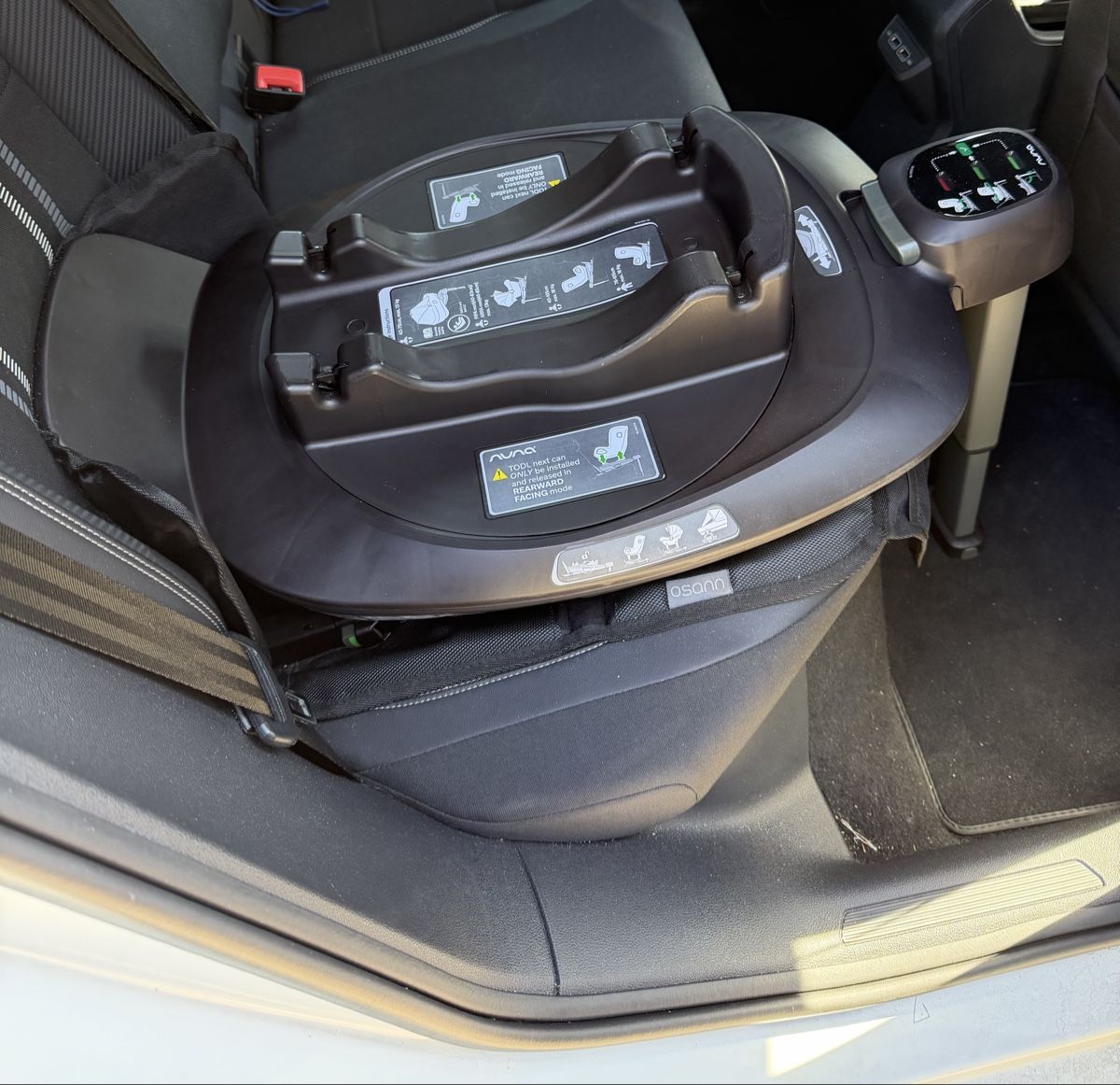 Sièges auto: Kindersitz TODL next schwarz + Basis BASE NEXT. – D'occasion à Bergdietikon par Modell_Cars 4