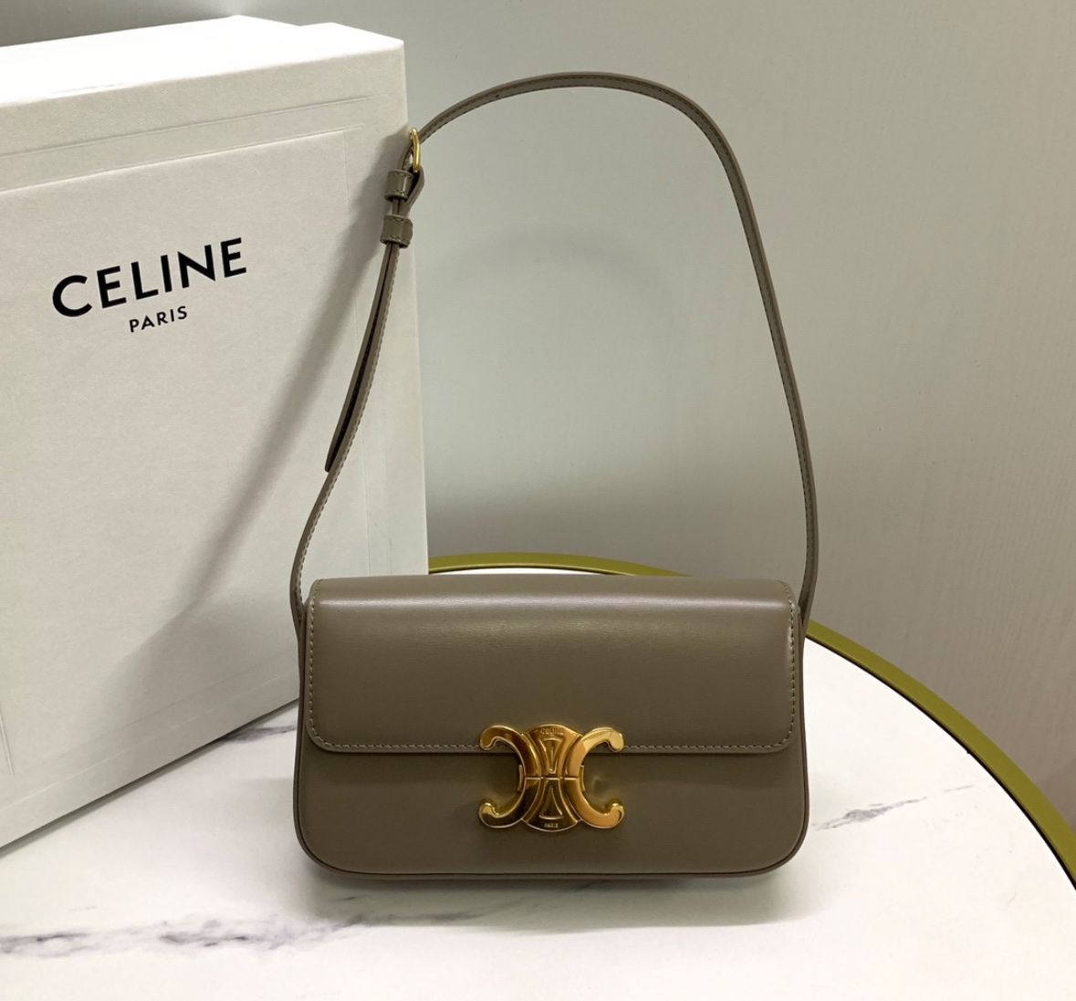 Celine Taschen für Damen: Celine Triomphe bag – Gebraucht aus Claro von