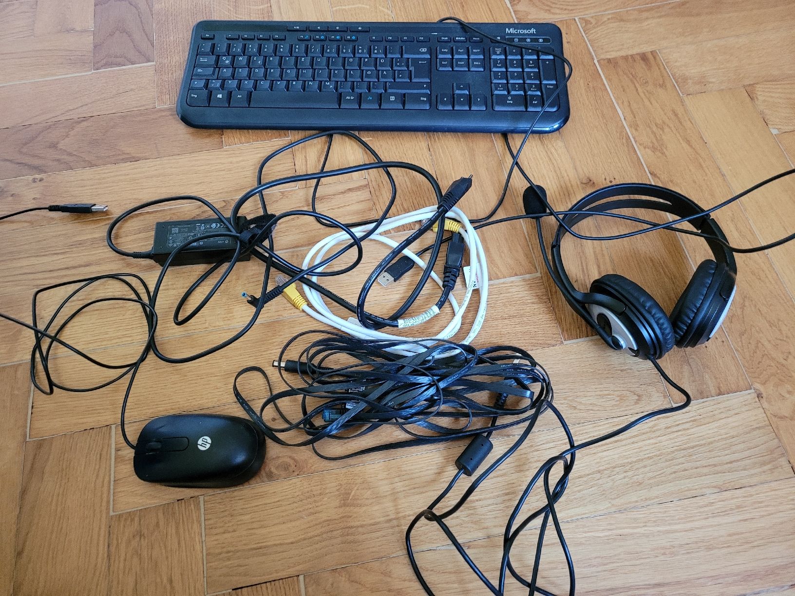 Tastiere: Tastatur, Headset, Maus und Netzteil – Usato da Genève venduto da inu_ln6m