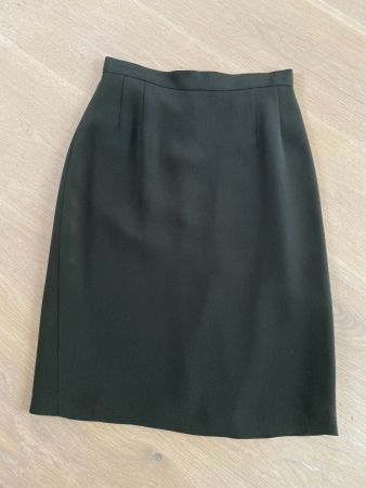 Neuwertiger dunkelgrüner Jupe Grösse XS