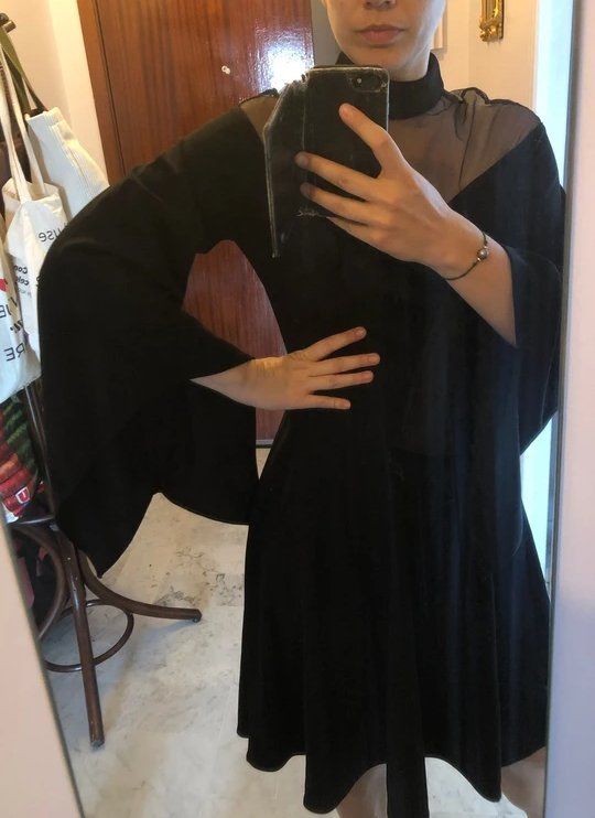 Vestiti: Robe noire à manches larges – Usato da Bern venduto da gaelle_m 1