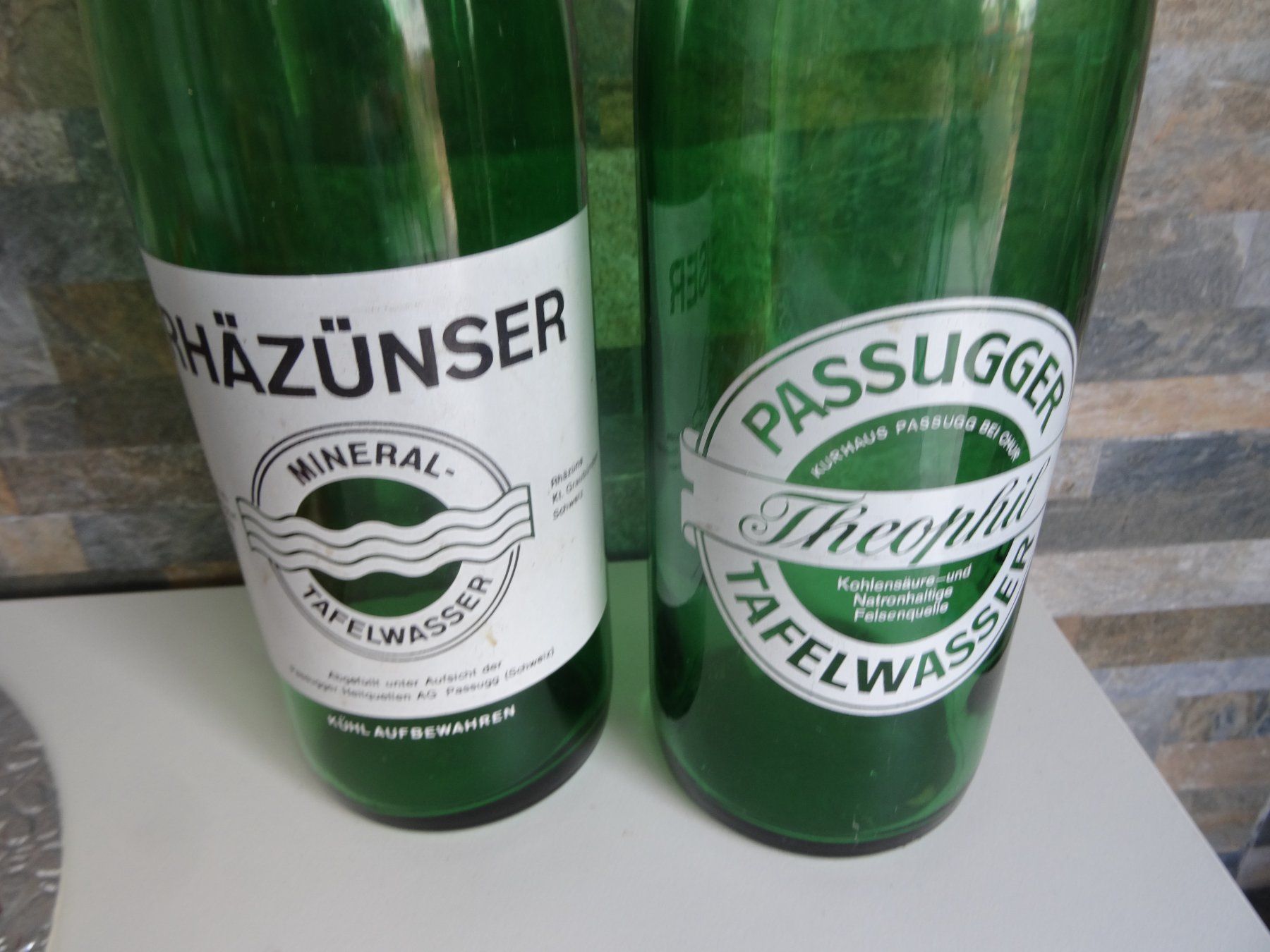 Bicchieri, Caraffe & Bottiglie: Mineralflaschen – Usato da Ehrendingen venduto da CHMEX 1