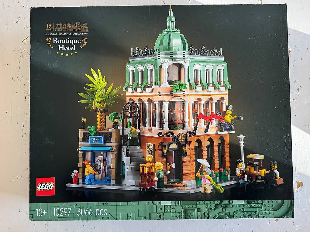 Lego Kit di costruzioni: Lego Boutique Hotel - Modular Building Set 10297 – Usato da Meilen venduto da jen_jw26