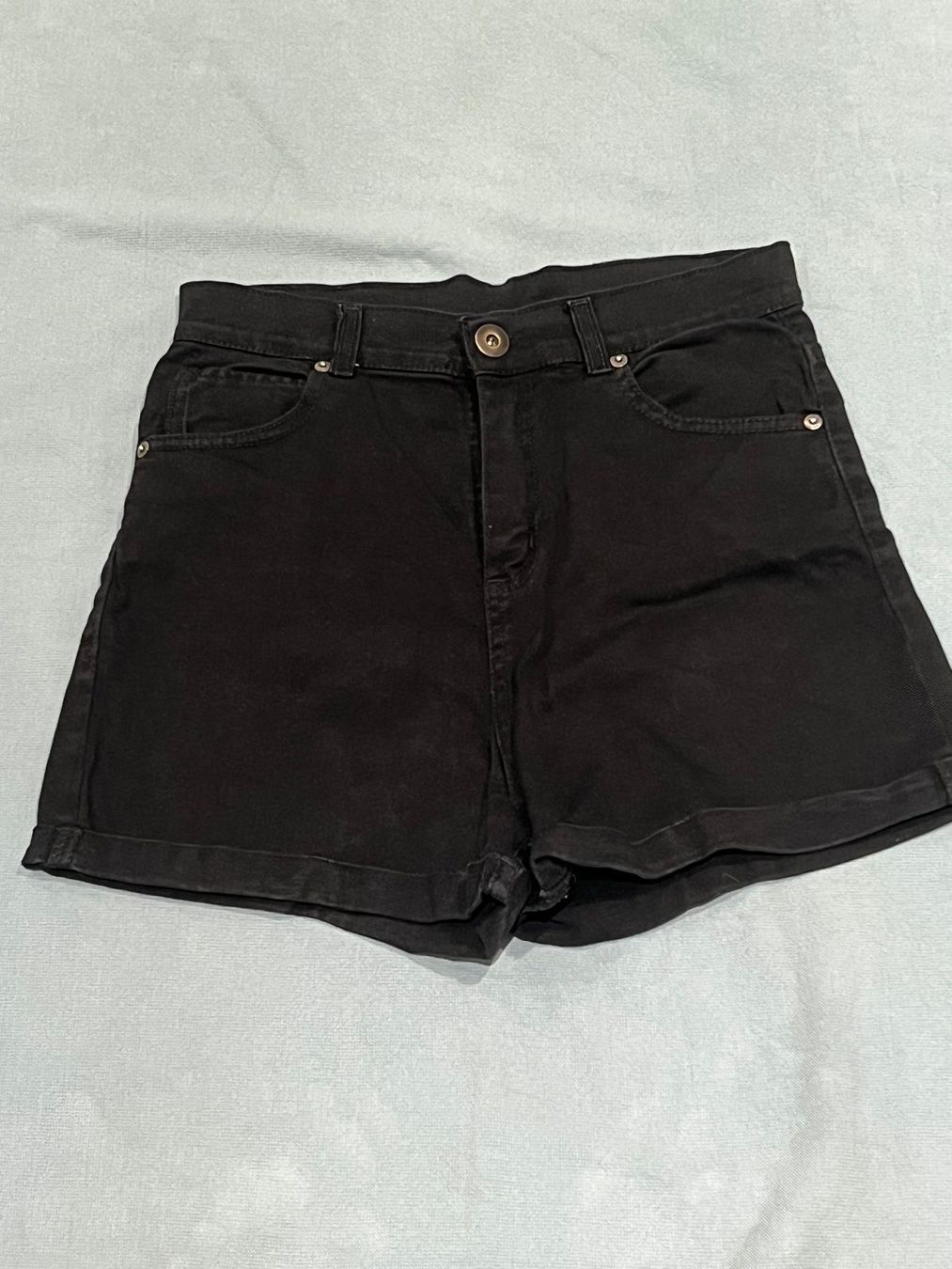 Pantaloni: Jeans Shorts Schwarz Stretchy Grösse 28 – Usato da Zürich venduto da Stami129