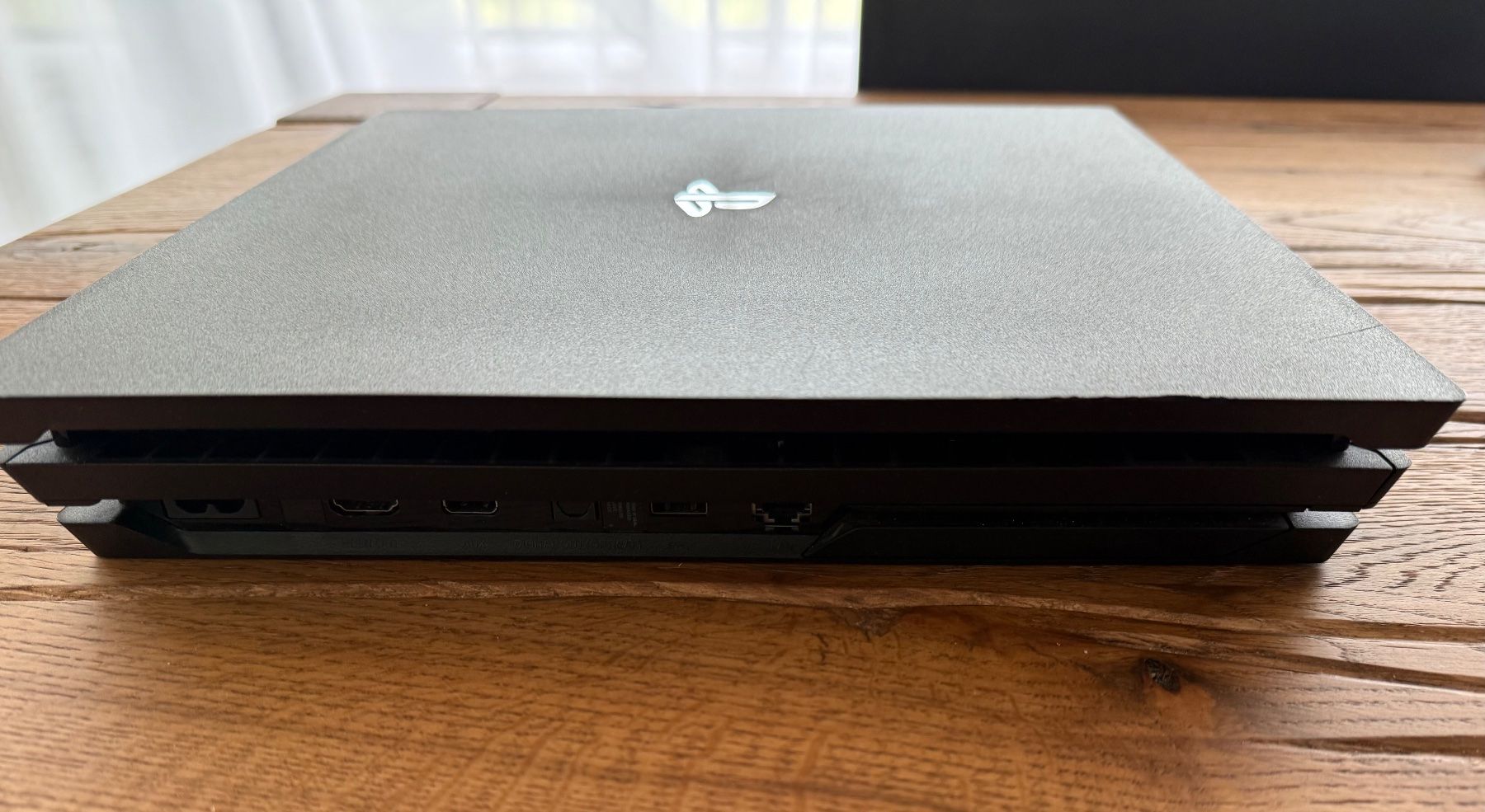 Sony Console: Playstation 4 Pro 1TB 2 Controller FW 10.5 mit Jailbreak BD – Usato da Wollerau venduto da qua_hw62 1