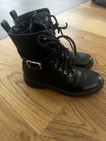 Schwarze Schnürstiefel Gr. 38 mit goldenen Details