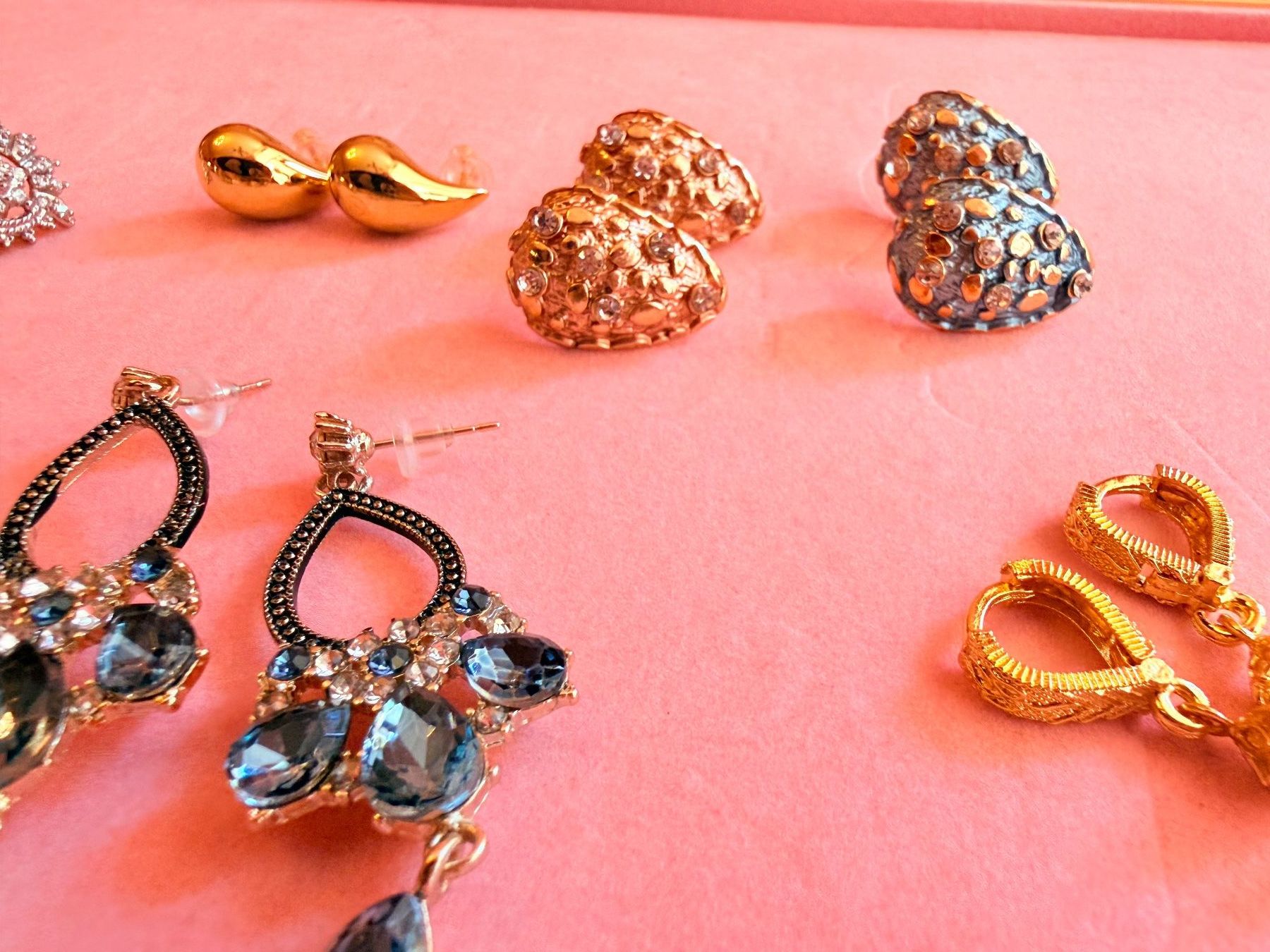 Autres bijoux: Lot de 11 paires de boucles d'oreilles – D'occasion à St-Maurice par Sandrinette123 5