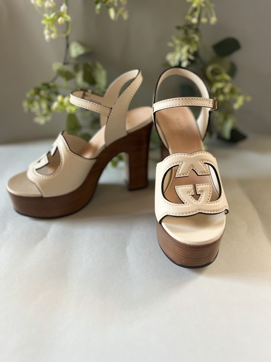 Gucci Scarpe da donna: Gucci Interlocking G Leather Platform Sandals White EU37.5 – Nuovo (secondo la descrizione) da Lausanne venduto da S_luxury 3
