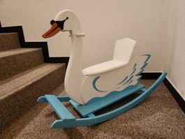 Schönes Schwan-Schaukelpferd aus Holz