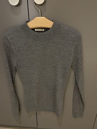 Grauer Strickpullover aus Schurwolle und Seide, Gr. L