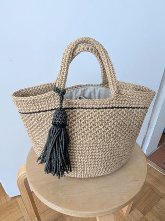 Tasche aus Naturfaserschnur mit Häkel-/Netzmuster