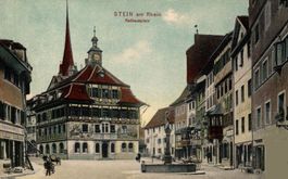 Stein am Rhein. Rathausplatz mit Rathaus