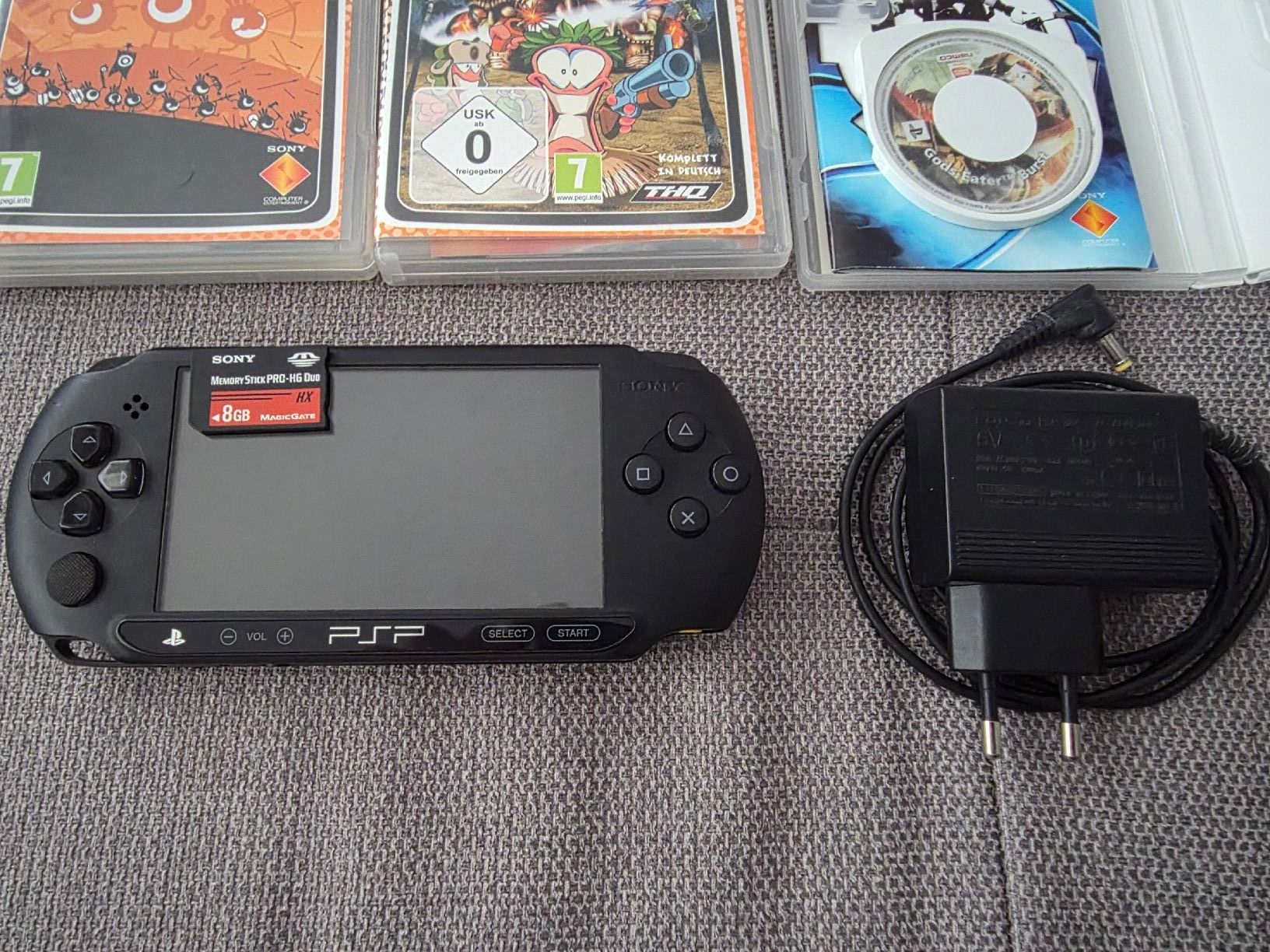 Sony Console: PSP Street E1004 - 8GB + 7 jeux – Usato da Sion venduto da Aizi57 1