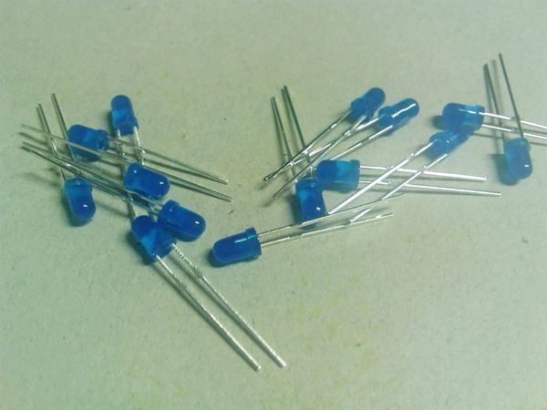 Componenti elettronici: Blink-LED blau 3mm, 2 Stück – Nuovo (secondo la descrizione) da Luzern venduto da Salefactory 1