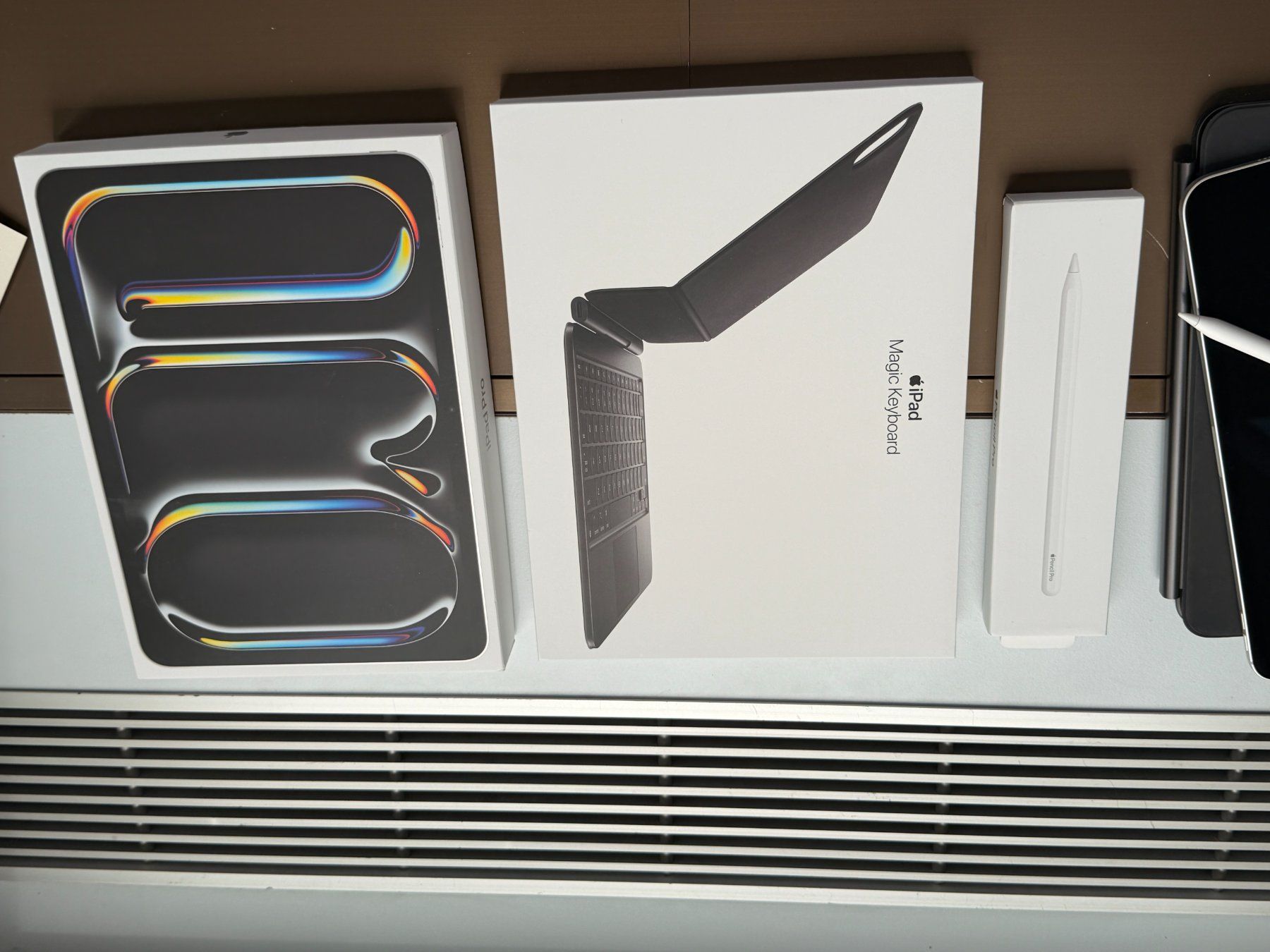 Apple Tablet PC: iPad pro m5,11", 256, silver, magic Keyboard(US)Apple Pencil – Usato da Zürich venduto da hol_tm7m 4