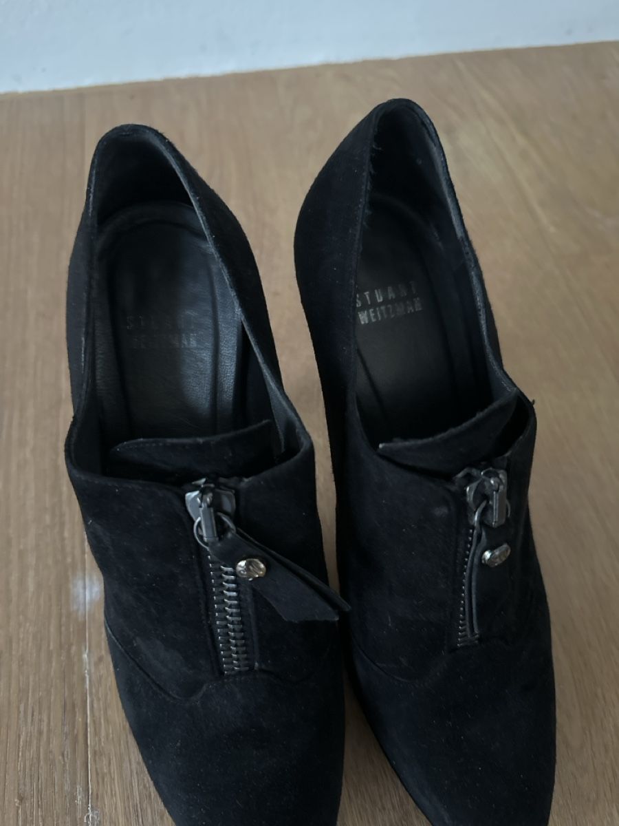 Stuart Weitzman Scarpe da donna: Stuart Weitzman Black Suede Booties, Chain Heel, Size 7.5 – Usato da Binningen venduto da can_s2yh 1