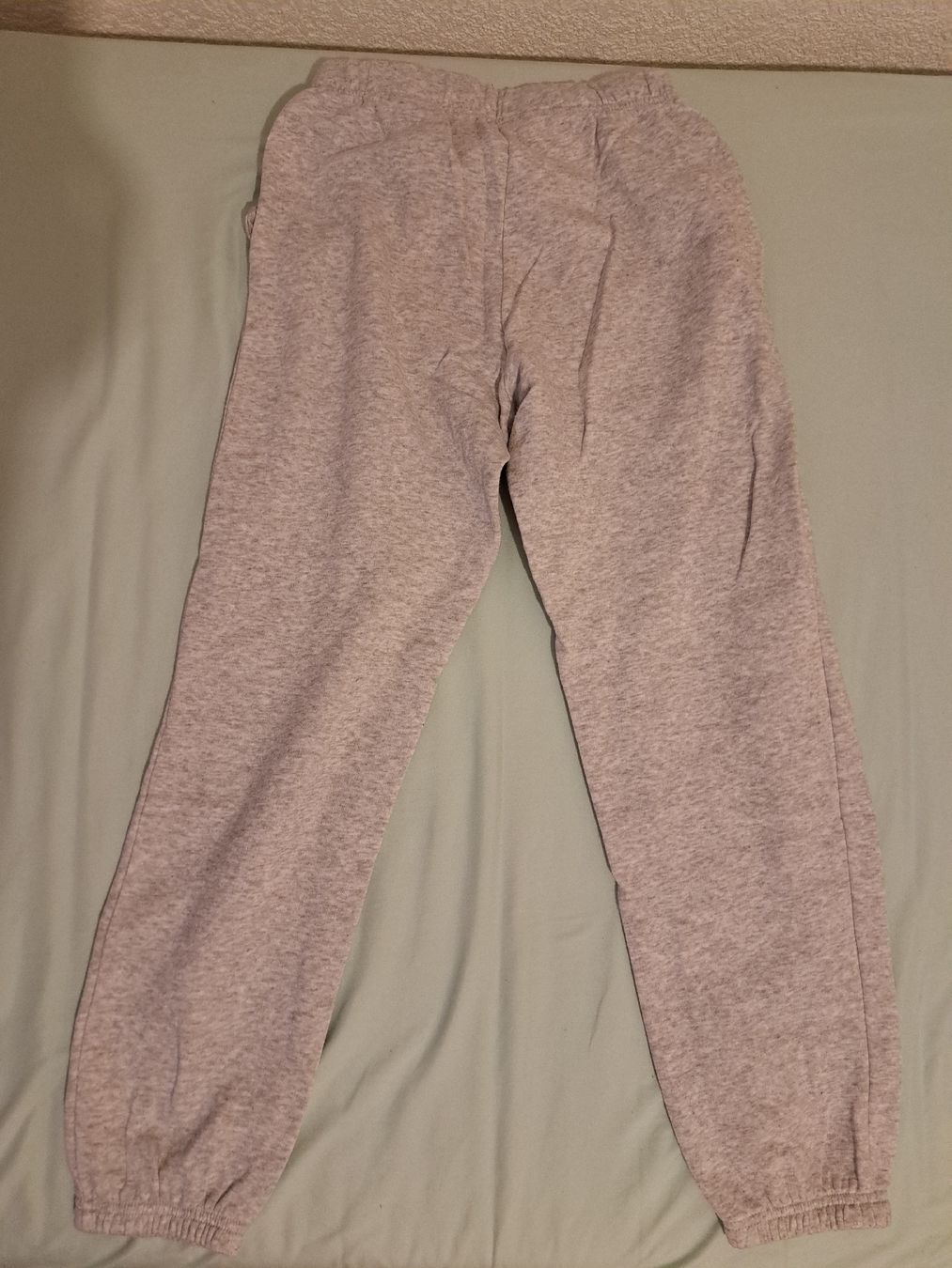H&M Pantaloni: H&M kids grey joggers - Size 146 – Usato da Neuchâtel venduto da olibert 2