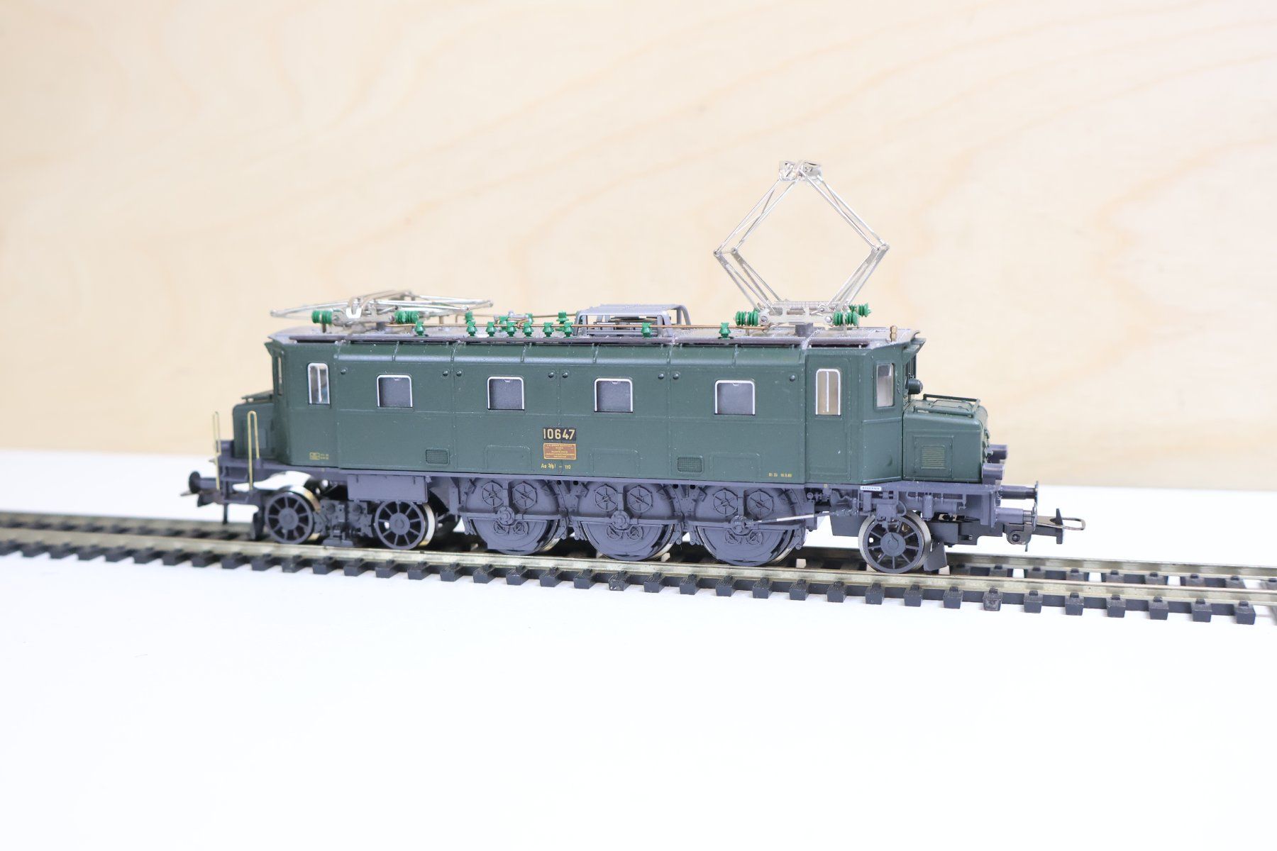Fleischmann Modelleisenbahnen: Fleischmann SBB Ae 3/6 E-Lok H0 DC – Gebraucht aus Winterthur von Monstera 3
