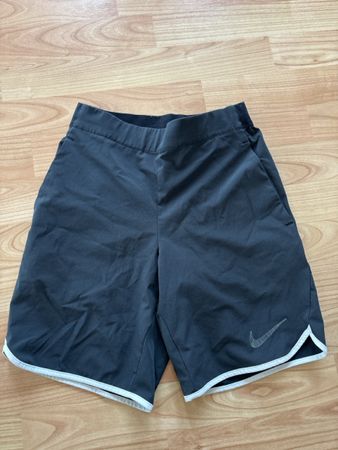Nike Shorts Dri-Fit schwarz Kinder Grösse 128-137 cm