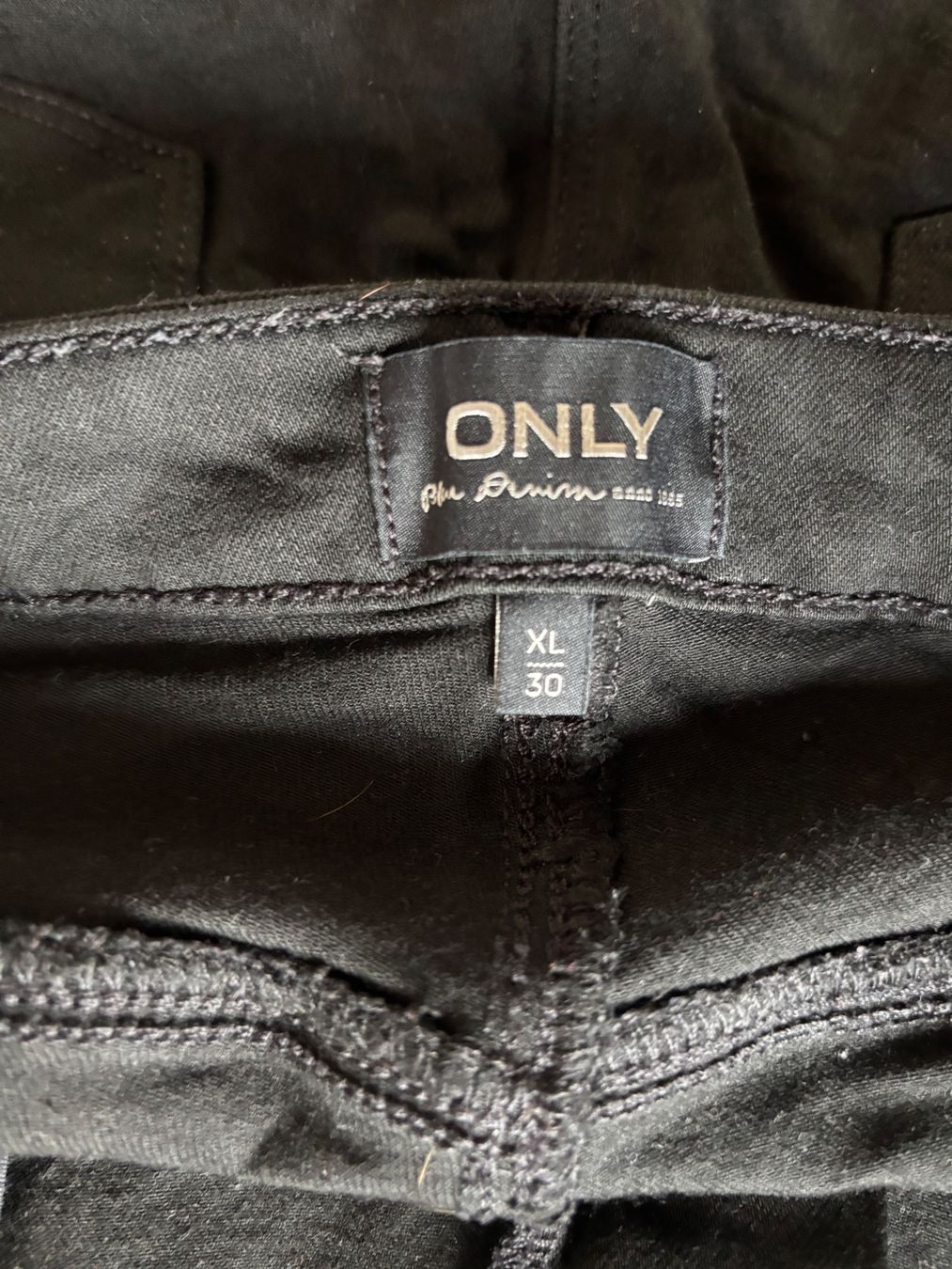 Only Pantaloni: Hose Only schwarz XL / 30 – Usato da Aeugst am Albis venduto da Steini1969 2