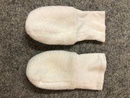 Warme Baby Fäustlinge, weiss, Gr. 62/68