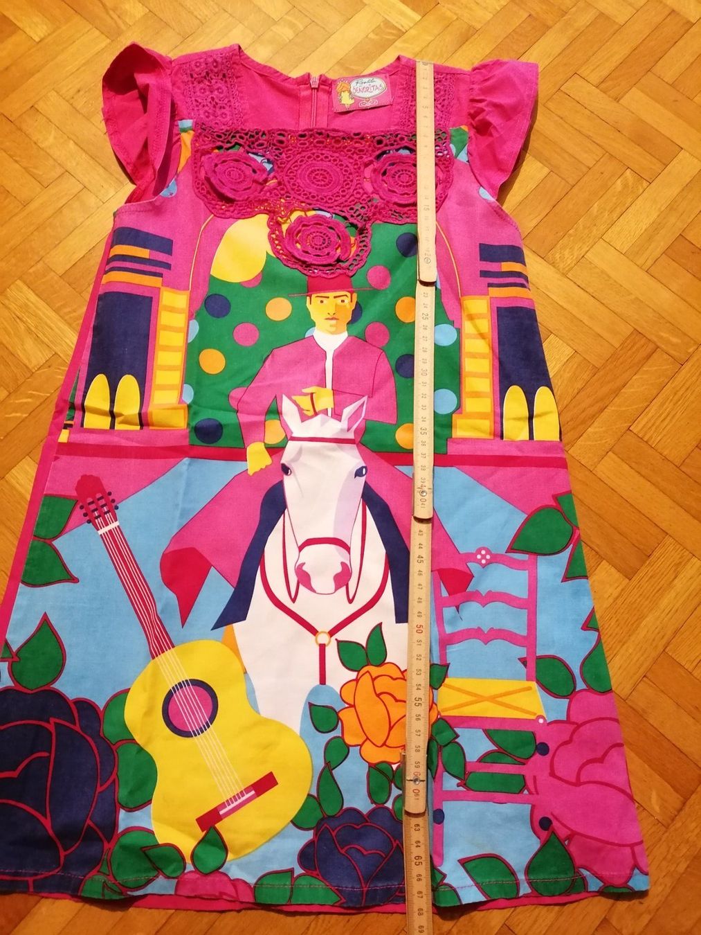 Vestiti & Gonne: Robe multicolore et originale avec cheval 🐎taille 10 ans – Usato da Le Mont-Pèlerin venduto da dundun1 1
