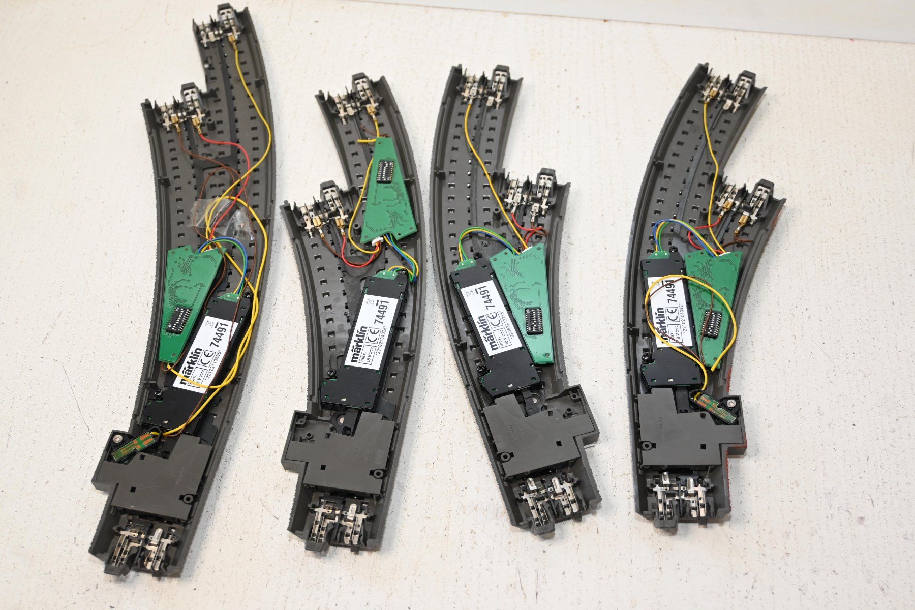 Märklin Modelleisenbahnen: Märklin C Weichen mit Antrieb + Decoder ohne OVP ,4 Stück – Gebraucht aus Laupen ZH von Zmoewe 4