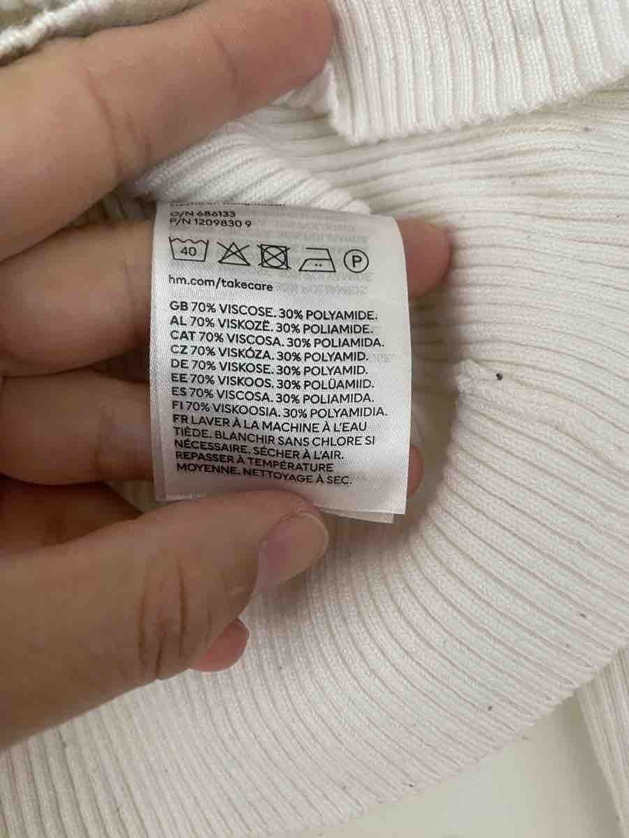 H&M Maglioni & Felpe: H&M Rippstrick Pullover creme langarm gebraucht – Usato da Solothurn venduto da mar_brn7 2