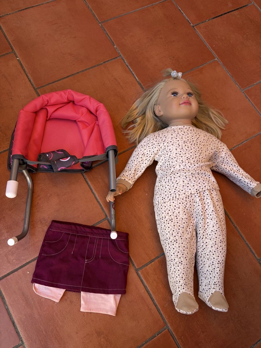 Poupées: Puppe gross (60cm) mit Tisch Sitz – D'occasion à Möhlin par seerose6 5
