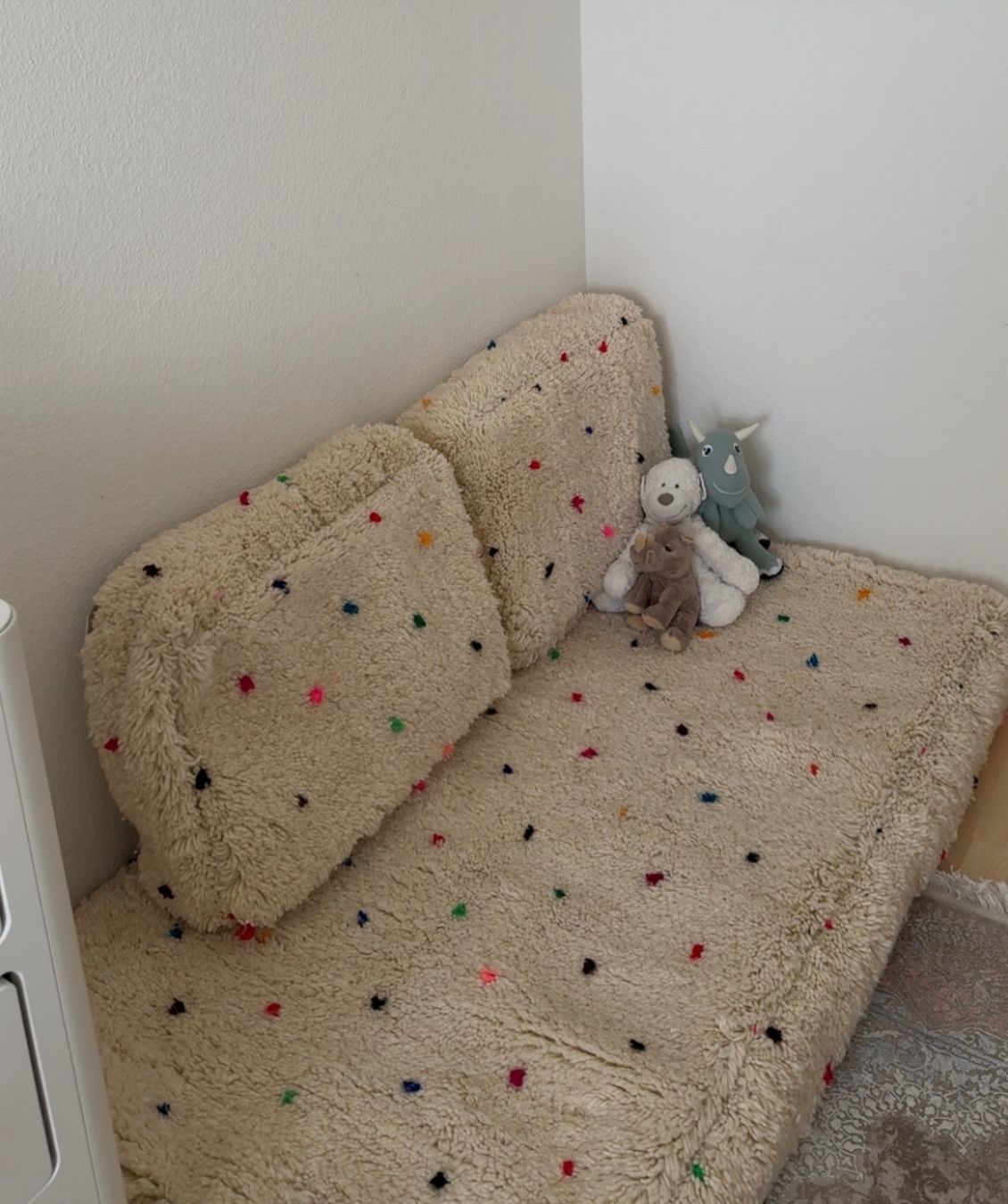 Divani: Kindersofa aus Berberteppich – Nuovo (secondo la descrizione) da Dietlikon venduto da f.a.1975 1
