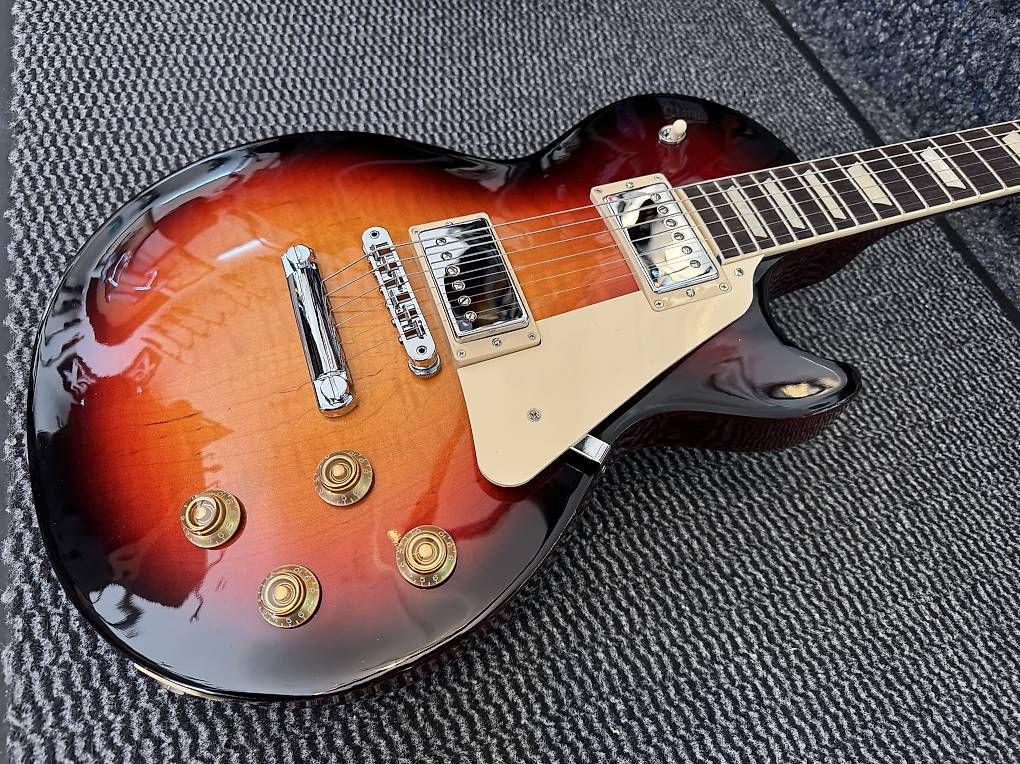 Strumenti musicali: Gibson Exclusive Les Paul Studio Figured Tri Burst  – Usato da Morges venduto da GvnMusic