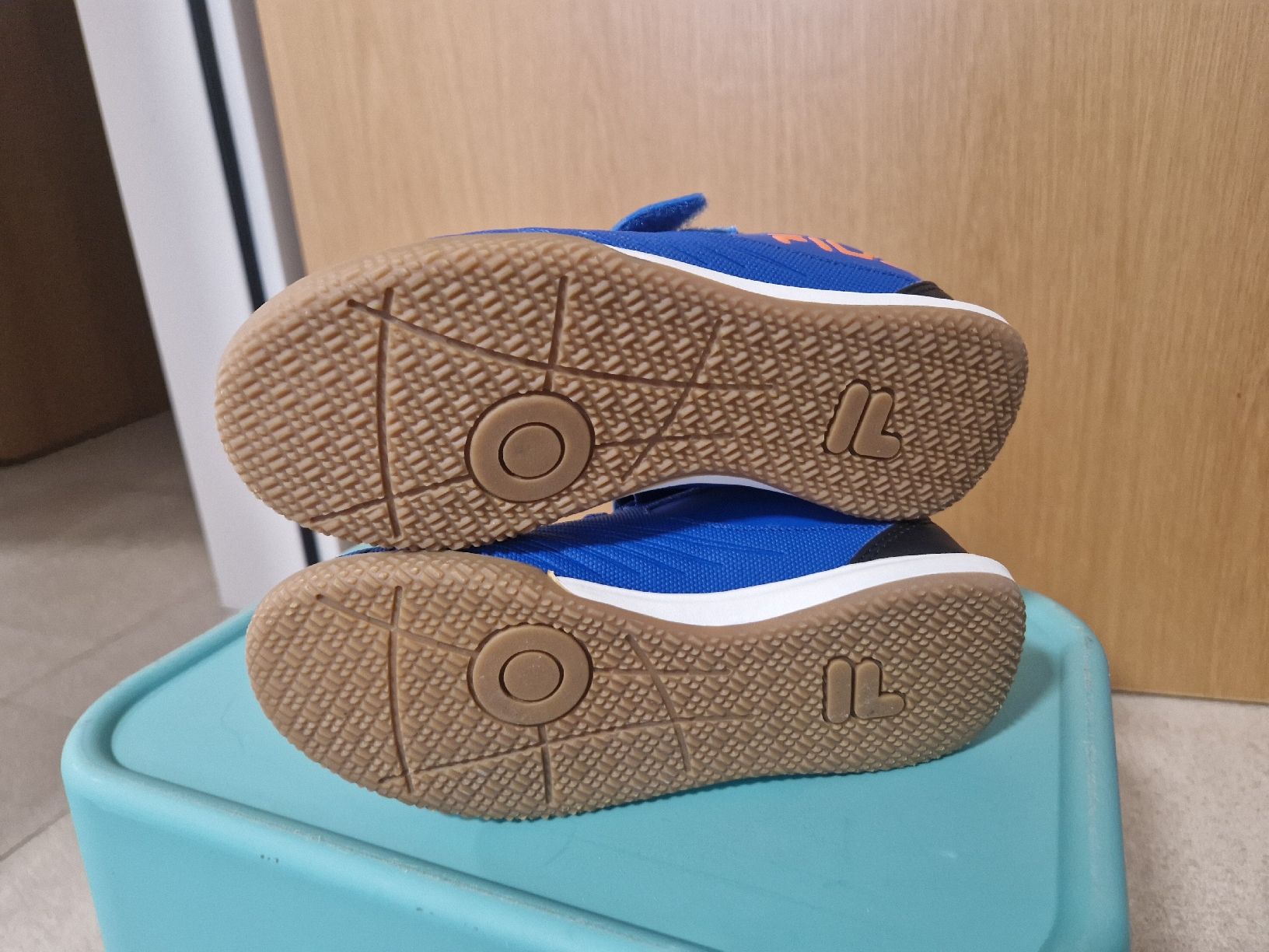 Fila Scarpe per ragazzi: Fila Hallenschuhe Grösse 33 – Usato da Münchwilen TG venduto da schnatterinchen116 1