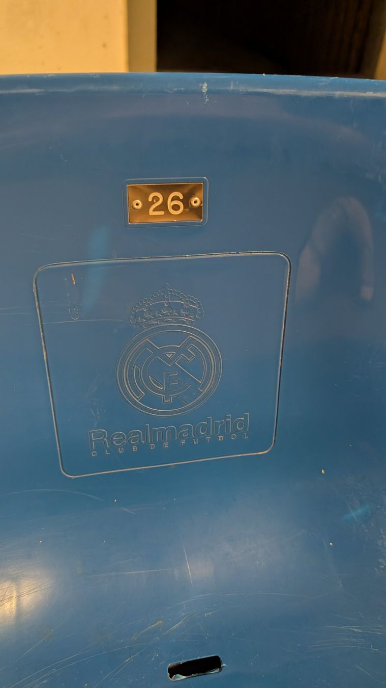 Chaises: Original Stadionsitz Real Madrid – D'occasion à Bottmingen par onyx5 1