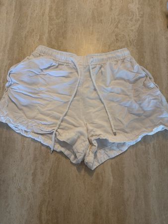 OYSHO weisse Sommer Shorts – Grösse S – High Waist