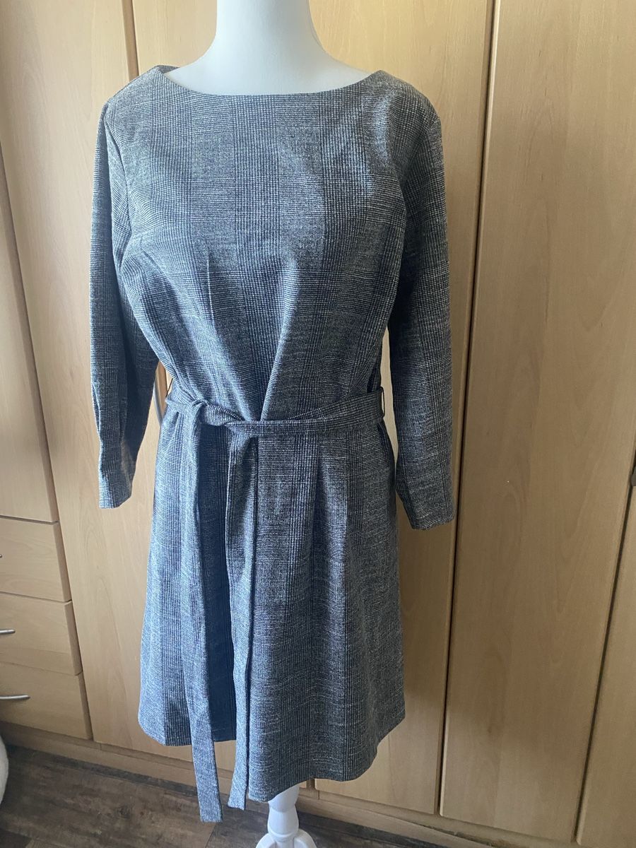 Vestiti: Kleid gr. 44/46 – Usato da Seewen SZ venduto da shaky01