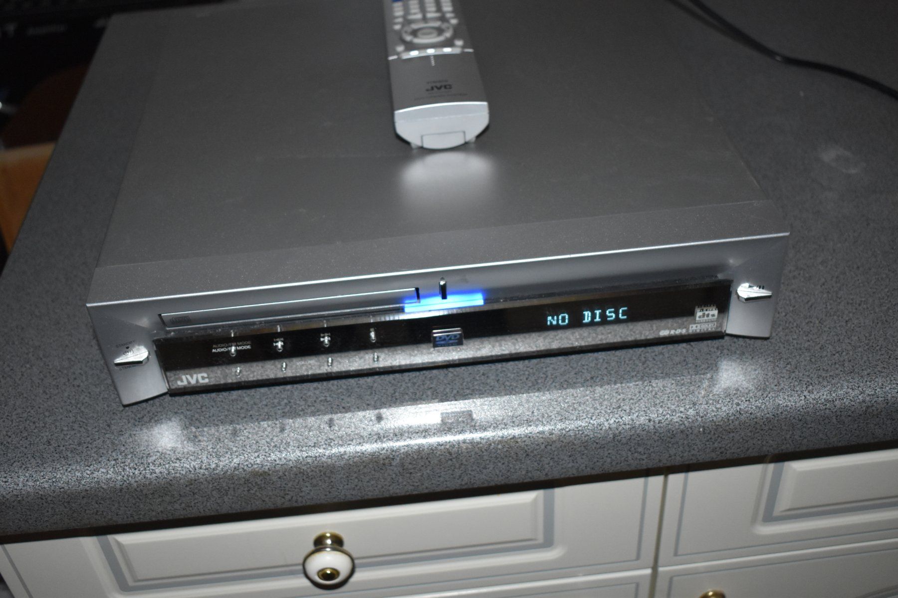JVC Home Cinema: Lecteur DVD/tuner/controller JVC XV-THA30R – Usato da Le Locle venduto da skycomputer 5