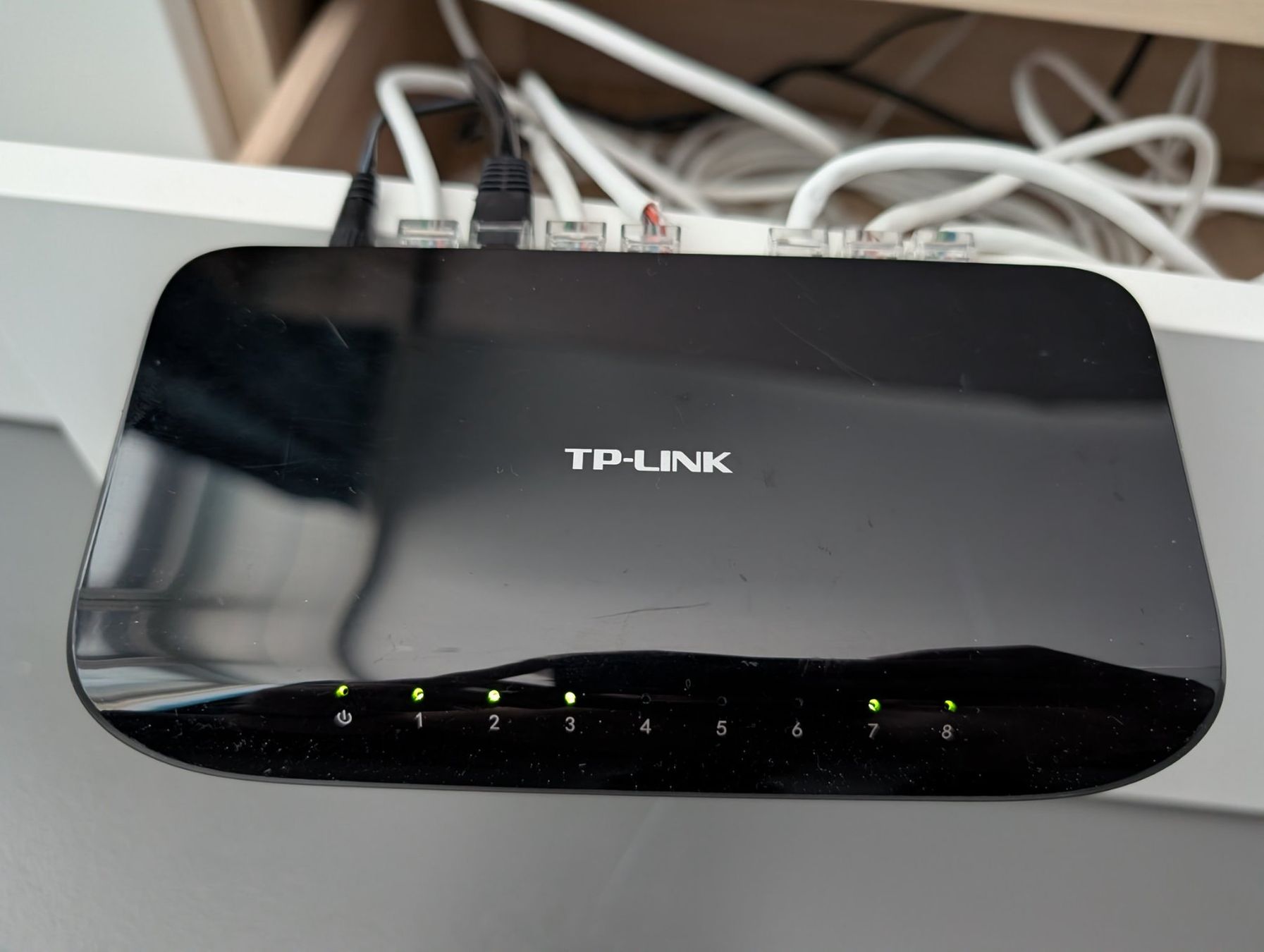 TP-Link Hub & Switch: TP-Link TL-SG1008D 8-Port Gigabit Switch – Usato da Zürich venduto da dev_oyster