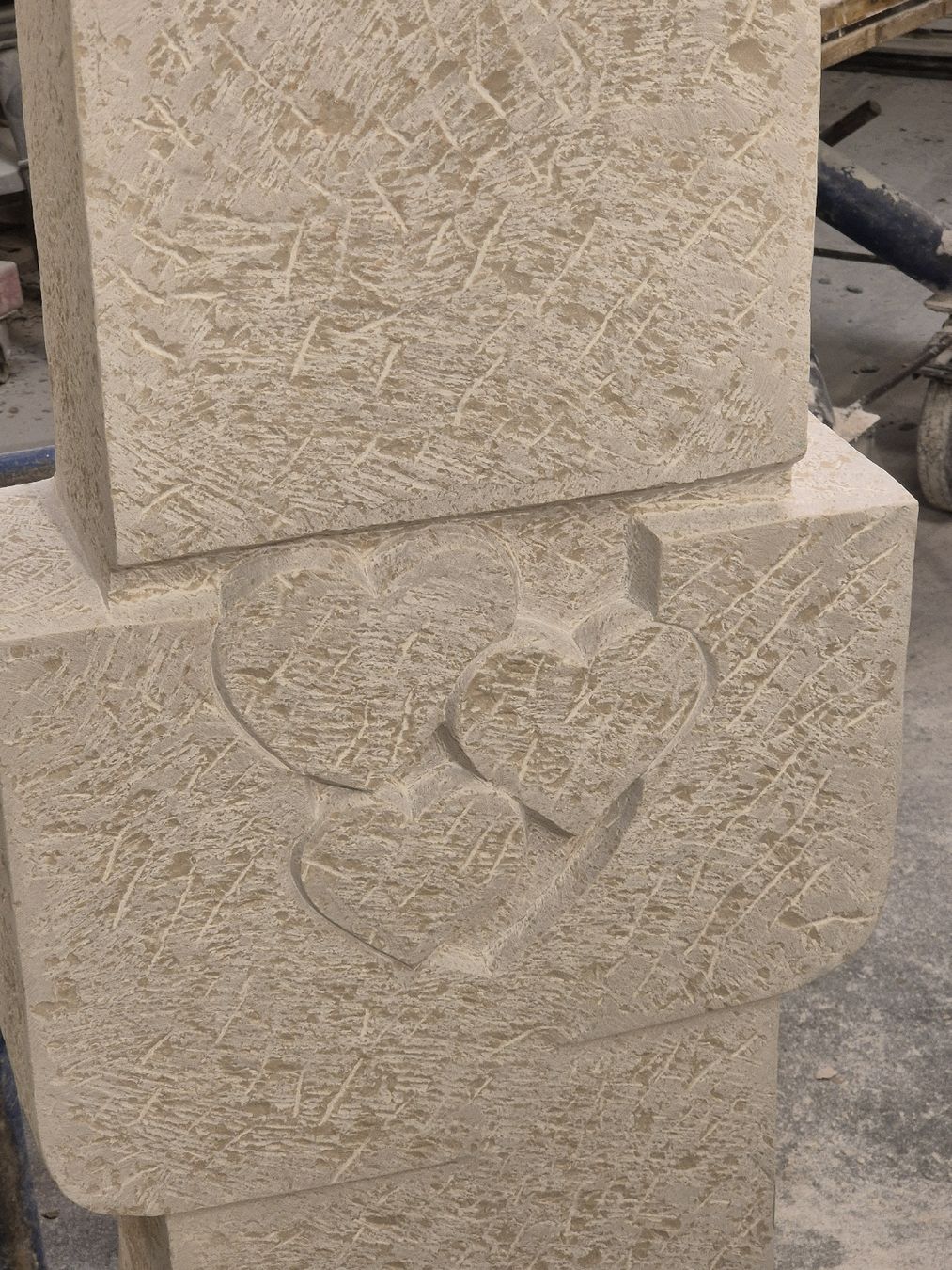 Sculture & Statue: Grabstein mit Herzen – Nuovo (secondo la descrizione) da Ehrendingen venduto da Amigo5