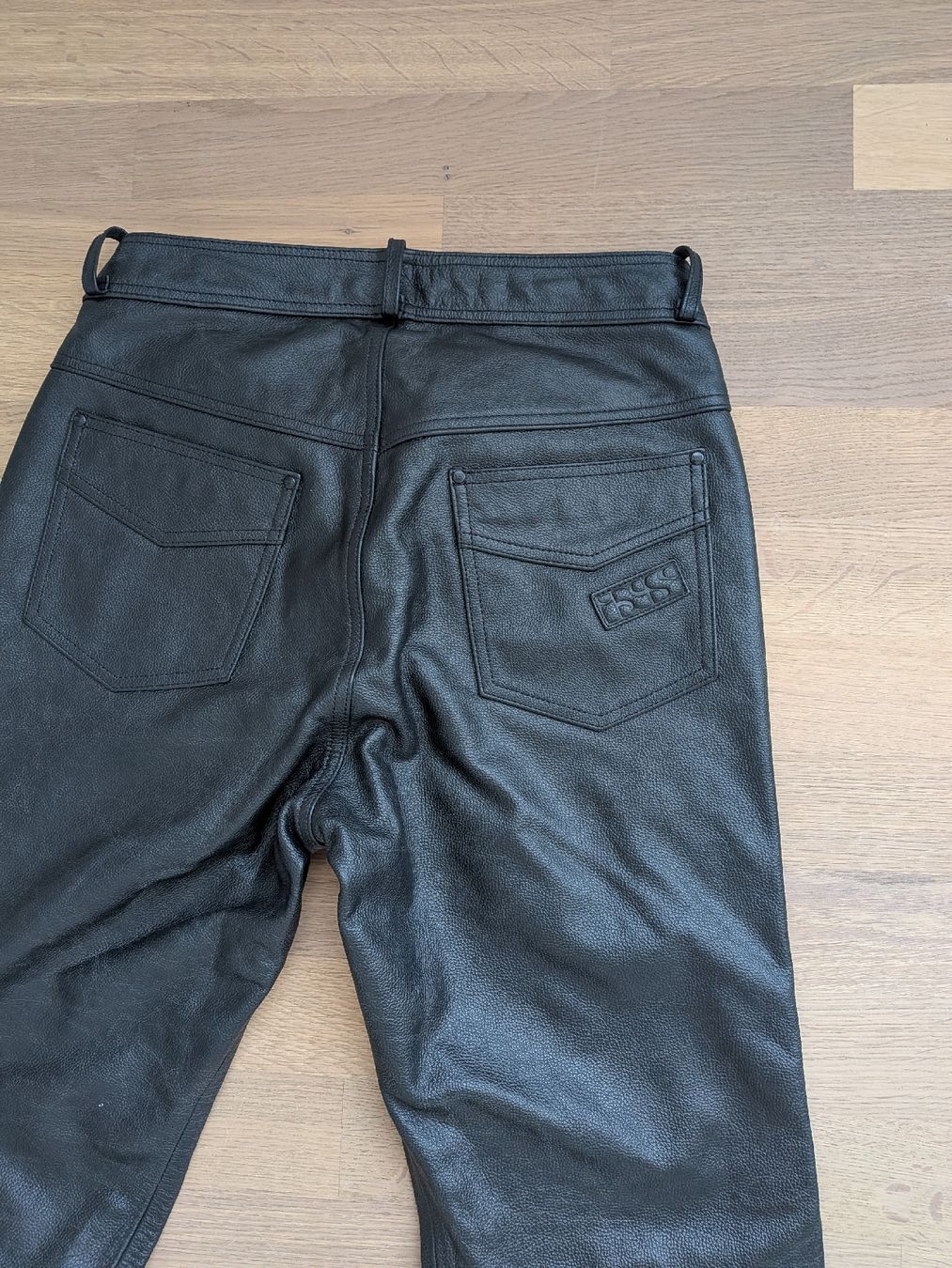 IXS Pantaloni: Motorrad Lederhose IXS  – Nuovo (secondo la descrizione) da Reutigen venduto da Aprilia-0046 2
