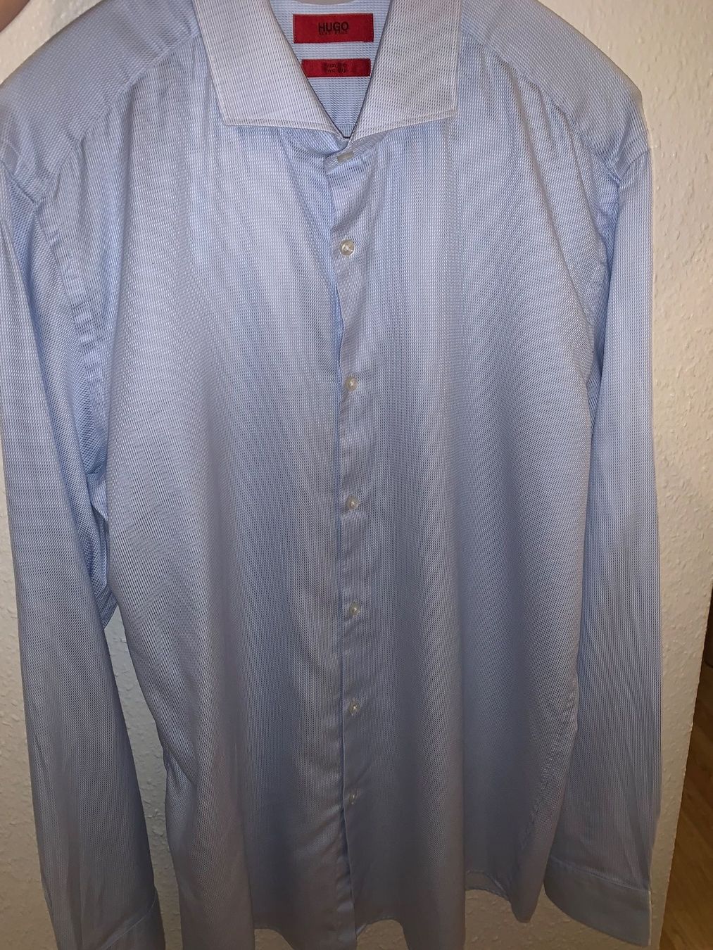 Hugo Boss Hemden: Chemise Hugo Boss – Neu (gemäss Beschreibung) aus Erlach von migdep985