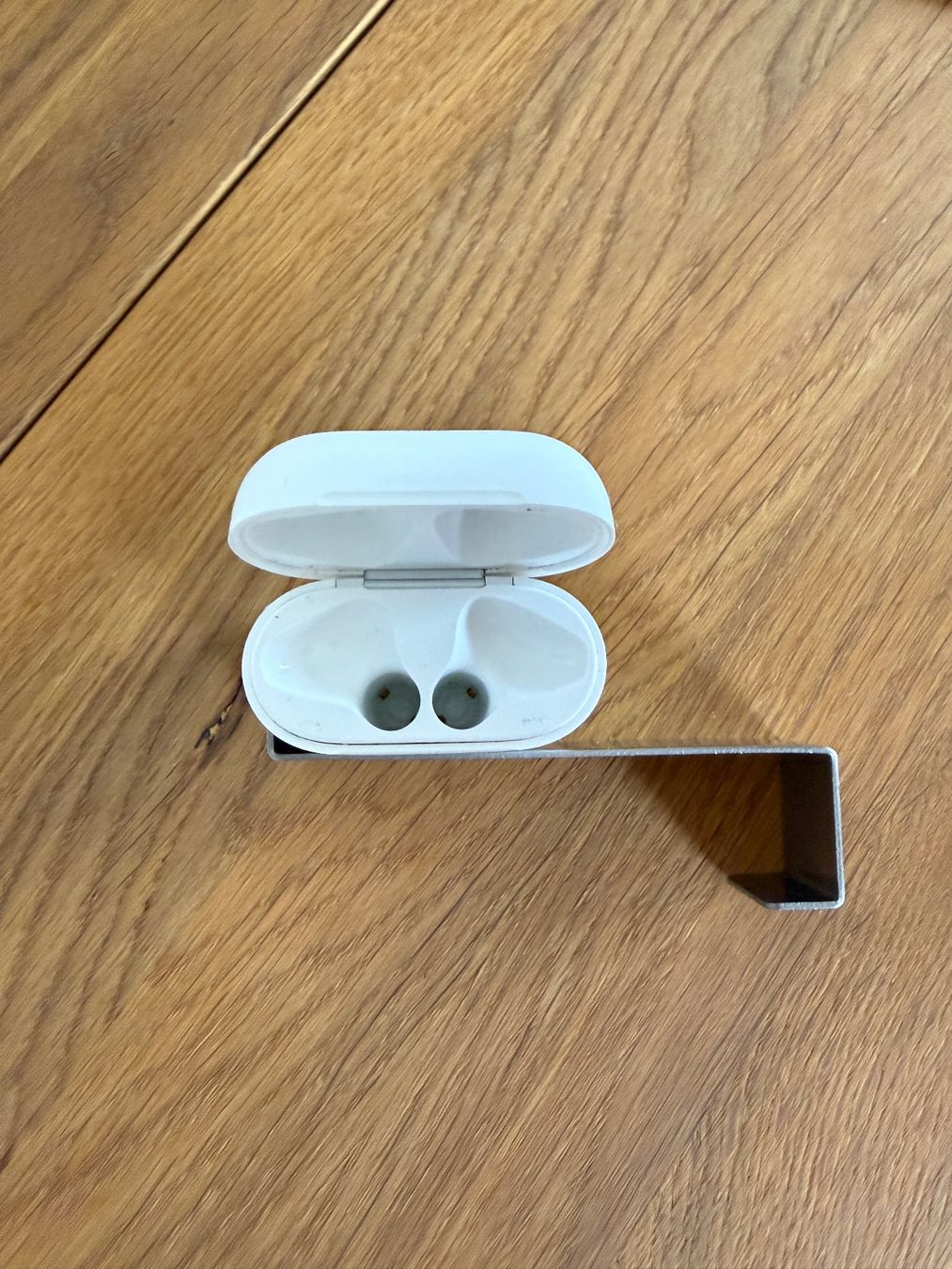 Apple Kopfhörer: APPLE AirPods 2 Charging Case (A1938) – Gebraucht aus Lausanne von Nine1982 1