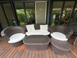 Rattan Garnitur mit Tisch