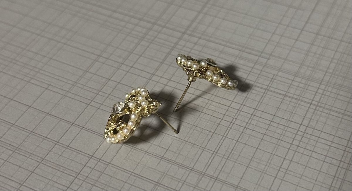 Orecchini pendenti & Orecchini a lobo: Ohrstecker im Kronen Design mit Kunstperlen – Usato da Luzern venduto da ariazalea 3