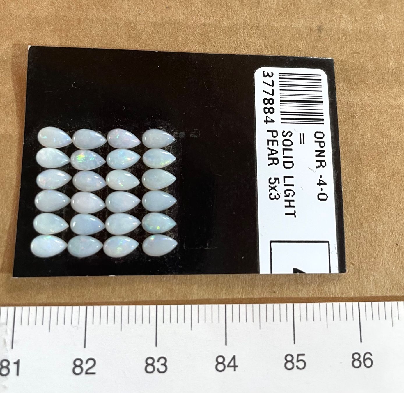 Fossili: 24 Stk  Cabochons Opal  echt winzig neu   SET – Nuovo e nell'imballaggio originale da Leuggern venduto da gemshow