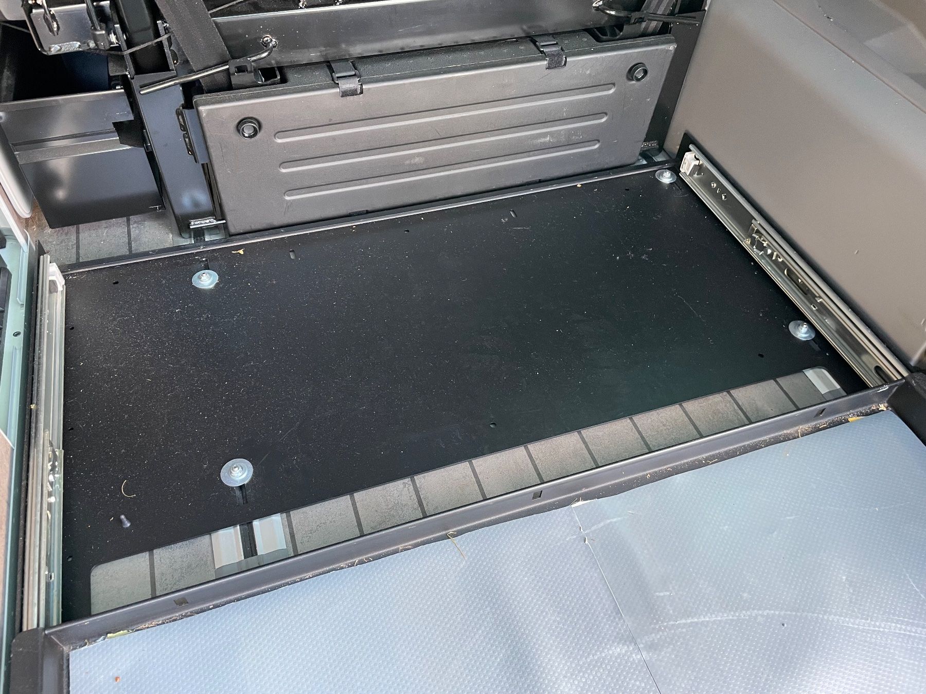VW Sonstiges Campingzubehör: Heckauszug VW California Ocean, Coast, T5 T6 T6.1 Tiefe 800 – Gebraucht aus Frauenfeld von Digididi 5