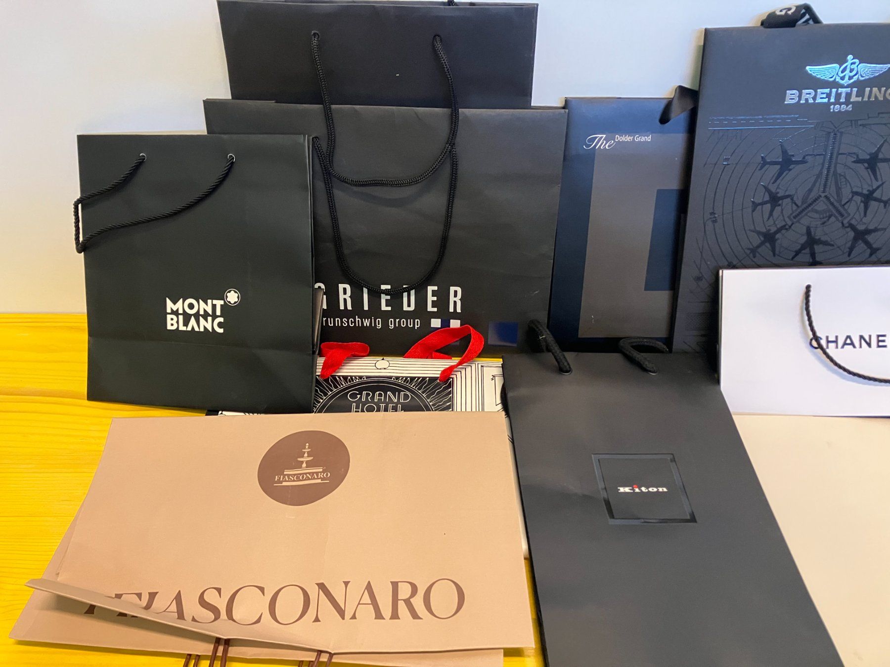 Borse: Post. div. Edelmarken Papier-Taschen ab 1.- – Usato da Lichtensteig venduto da Buy24International 4