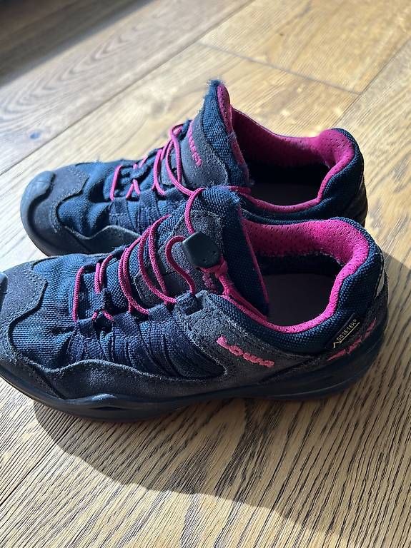 Scarpe per ragazzi: Wanderschuhe für Kinder, Gr.31 – Usato da Egnach venduto da Theblackcrow