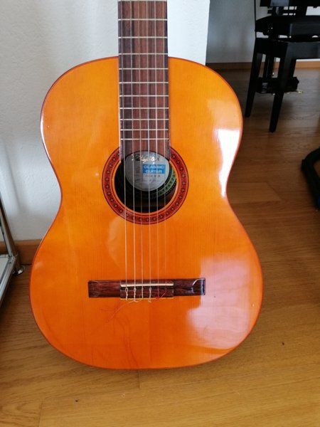 Gitarre (Gebraucht) in Wabern für CHF 82 – nur Abholung auf Ricardo kaufen