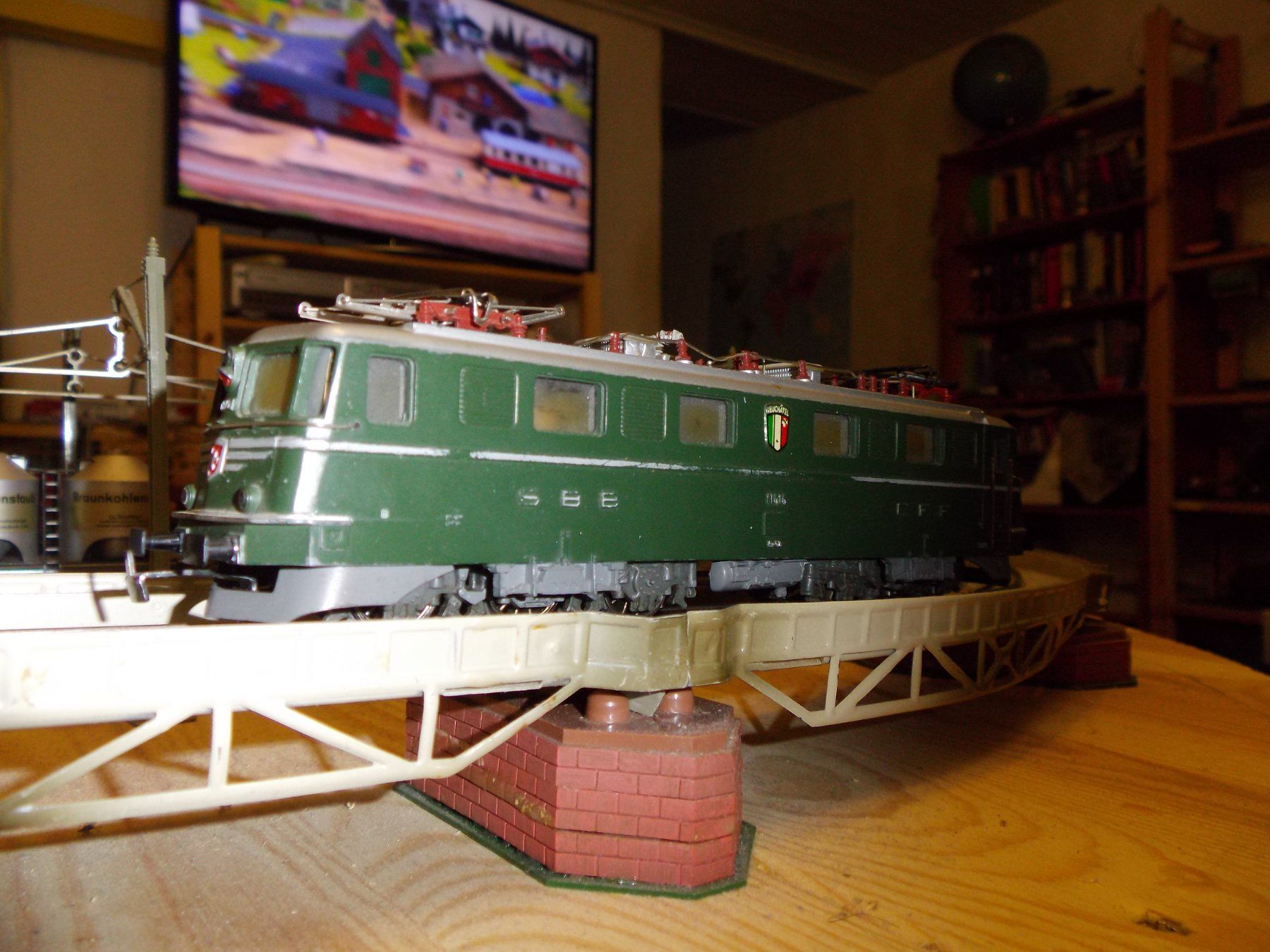 Märklin Modellini di ferrovie: märklin Ae 6/6  NEUCHATEL – Usato da Schaffhausen venduto da Oetfel