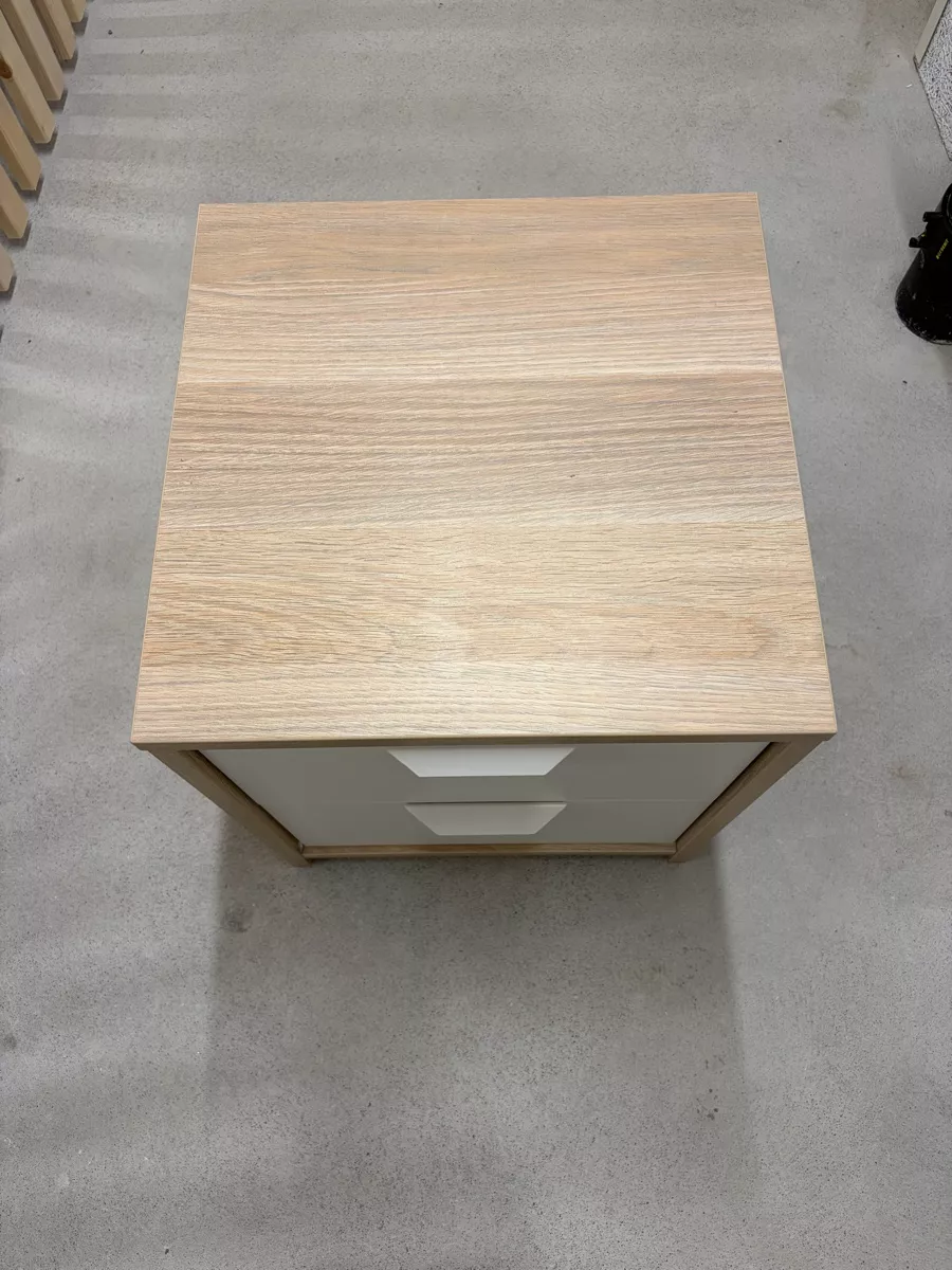 Ikea Comodini: Ikea Askvoll Nachttisch / Kommode – Usato da Uster venduto da TheSaleInator 1